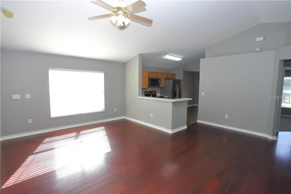 For Rent: $2,300 (4 beds, 2 baths, 1358 Square Feet)