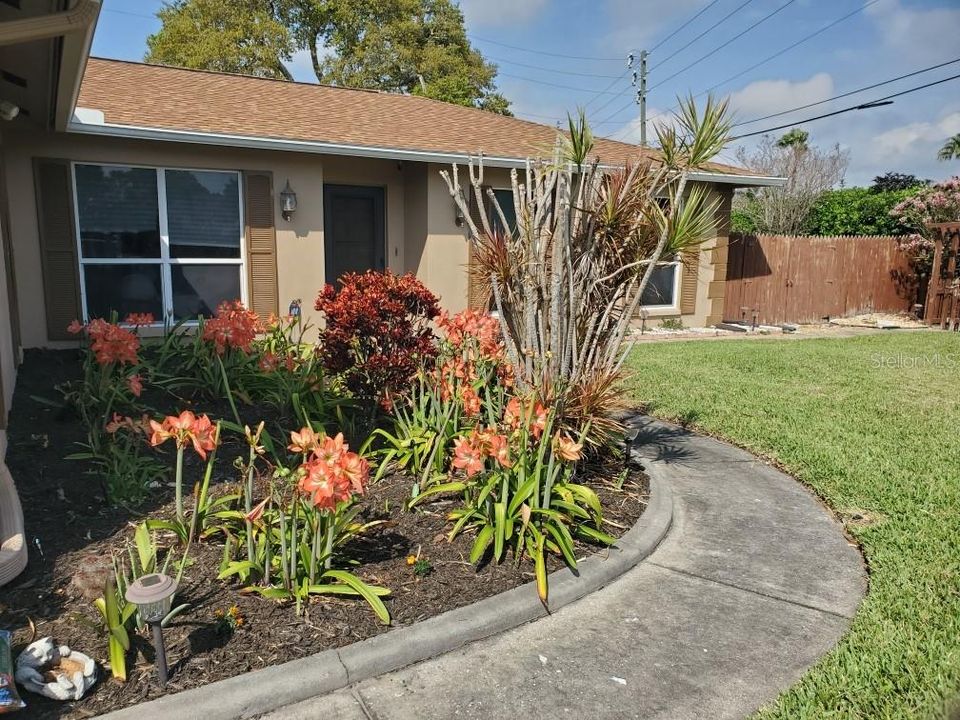 Active With Contract: $525,000 (3 beds, 2 baths, 1806 Square Feet)