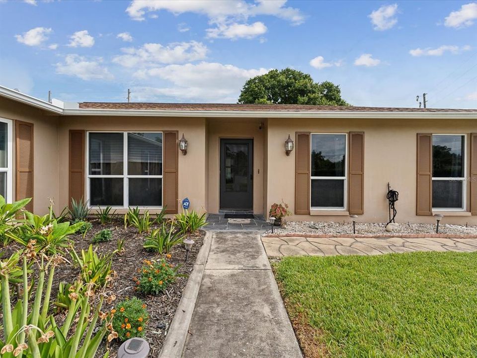 Active With Contract: $525,000 (3 beds, 2 baths, 1806 Square Feet)