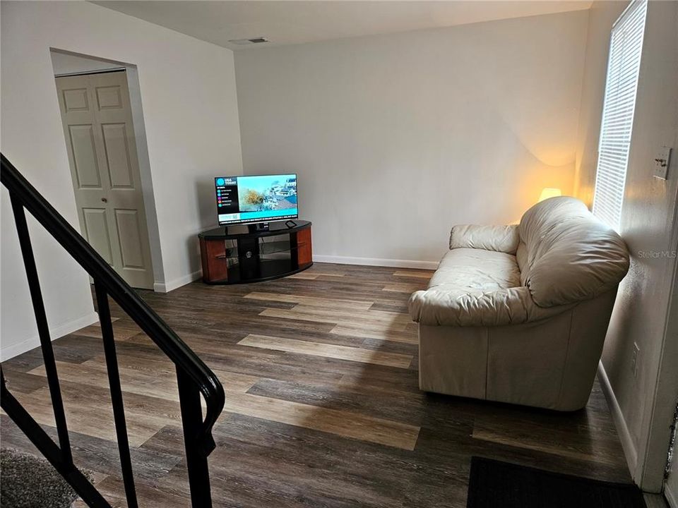 For Sale: $289,000 (2 beds, 1 baths, 1188 Square Feet)