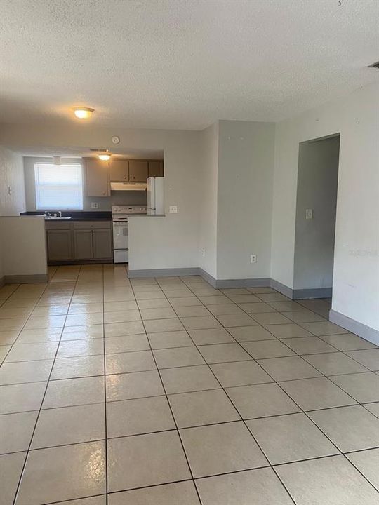 For Rent: $1,350 (3 beds, 2 baths, 1200 Square Feet)