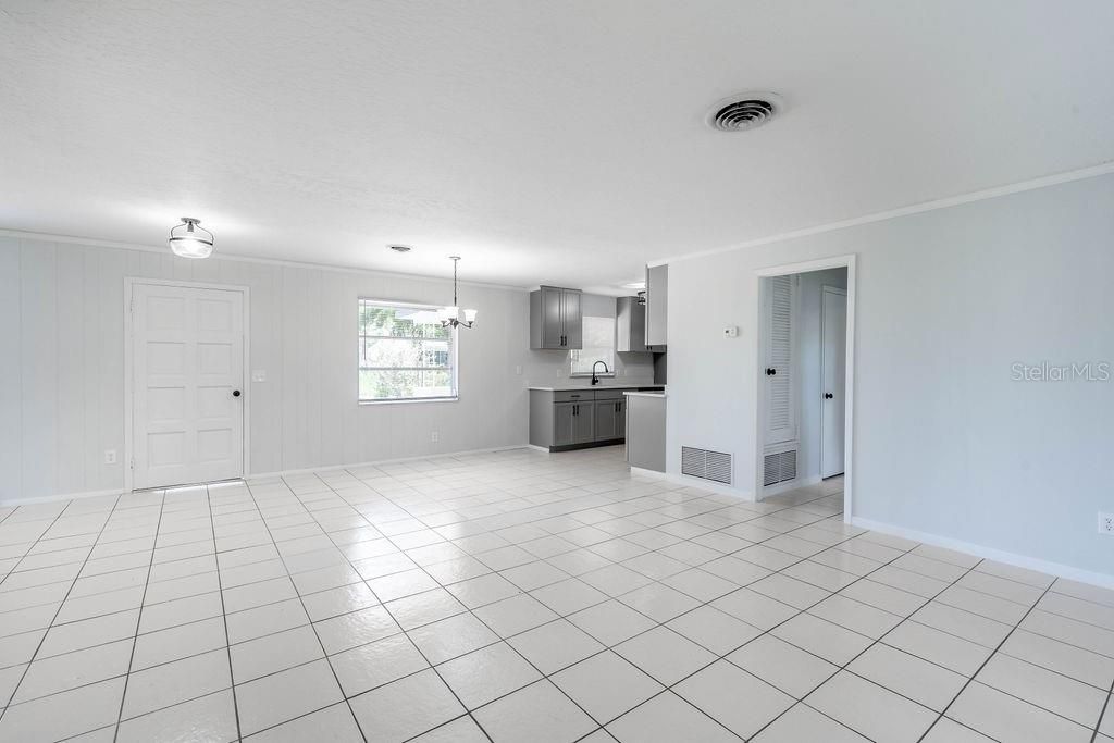 For Sale: $279,900 (3 beds, 2 baths, 1340 Square Feet)