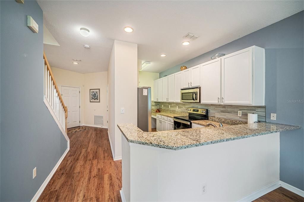 For Sale: $299,000 (2 beds, 2 baths, 1278 Square Feet)