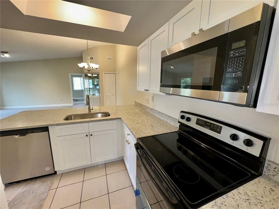 For Rent: $1,750 (2 beds, 2 baths, 956 Square Feet)