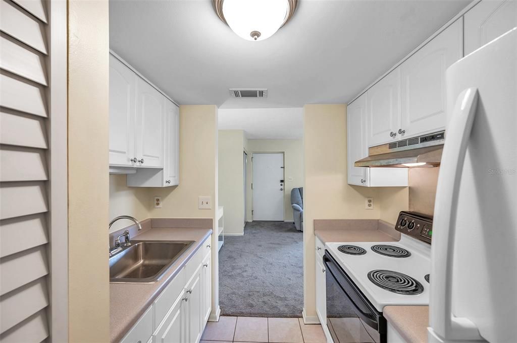 For Sale: $99,000 (1 beds, 1 baths, 475 Square Feet)