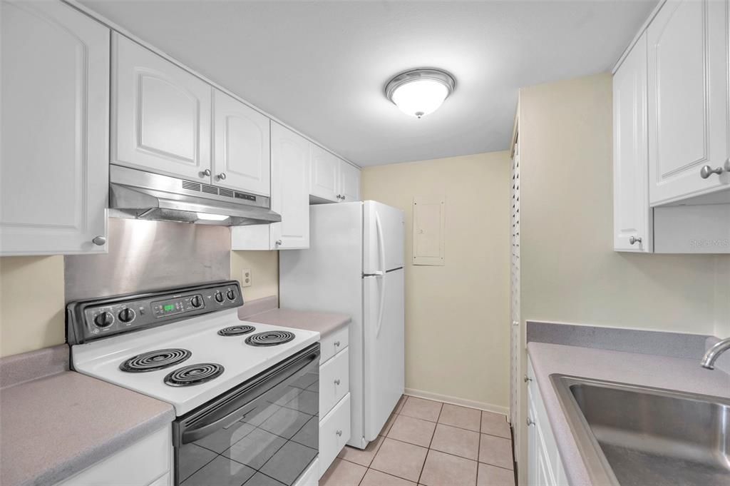 For Sale: $99,000 (1 beds, 1 baths, 475 Square Feet)