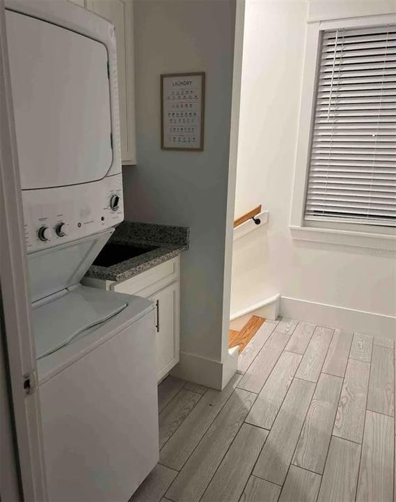 For Rent: $2,350 (1 beds, 1 baths, 990 Square Feet)