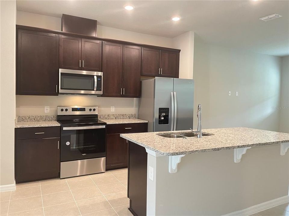 For Rent: $2,495 (3 beds, 2 baths, 1621 Square Feet)