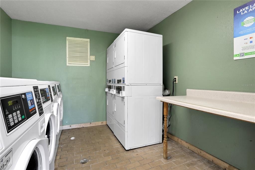 For Sale: $130,000 (1 beds, 1 baths, 496 Square Feet)