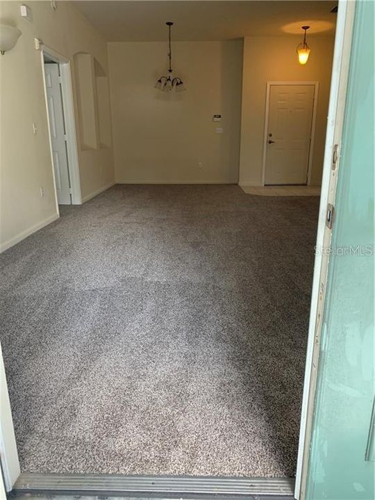 For Rent: $1,900 (3 beds, 2 baths, 1433 Square Feet)