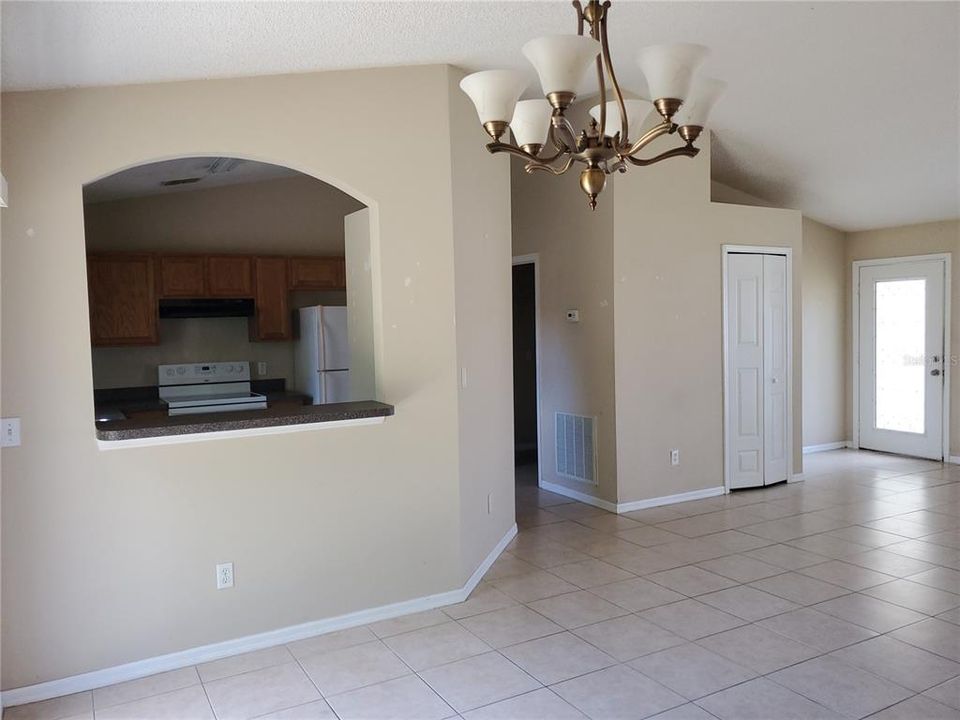 For Sale: $274,900 (3 beds, 2 baths, 1352 Square Feet)