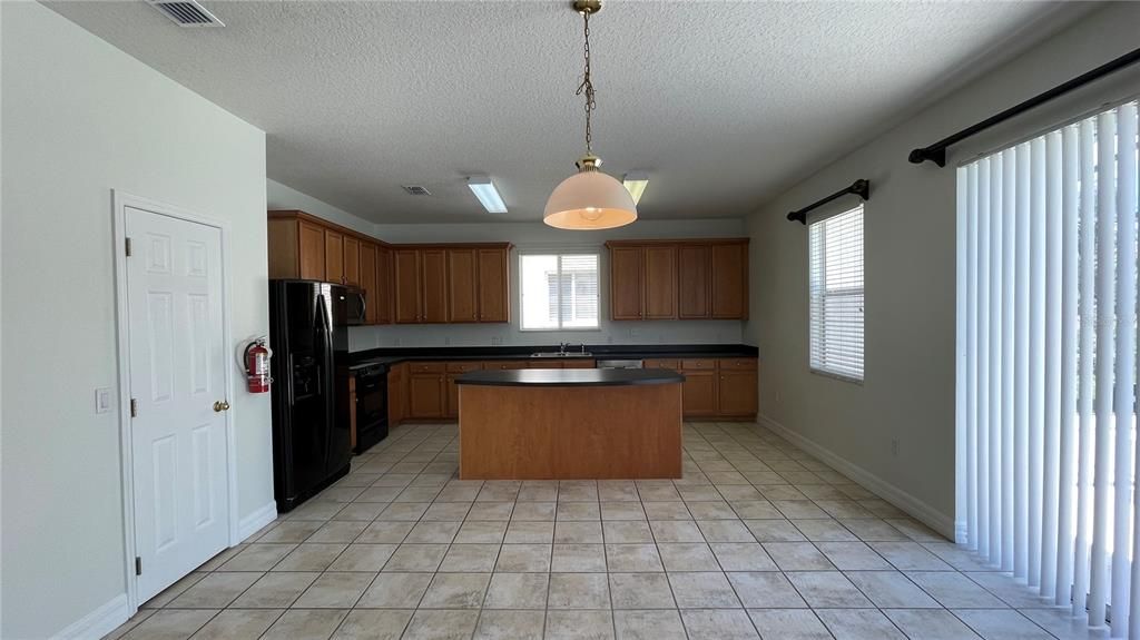 For Rent: $2,795 (5 beds, 4 baths, 3460 Square Feet)