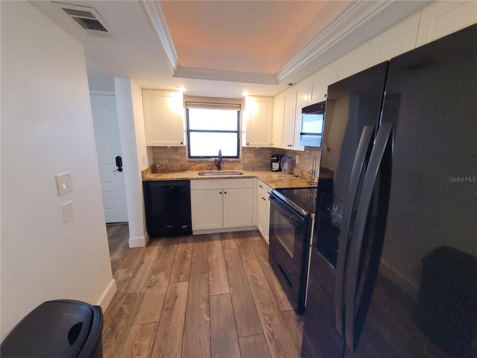 For Rent: $1,750 (2 beds, 2 baths, 894 Square Feet)