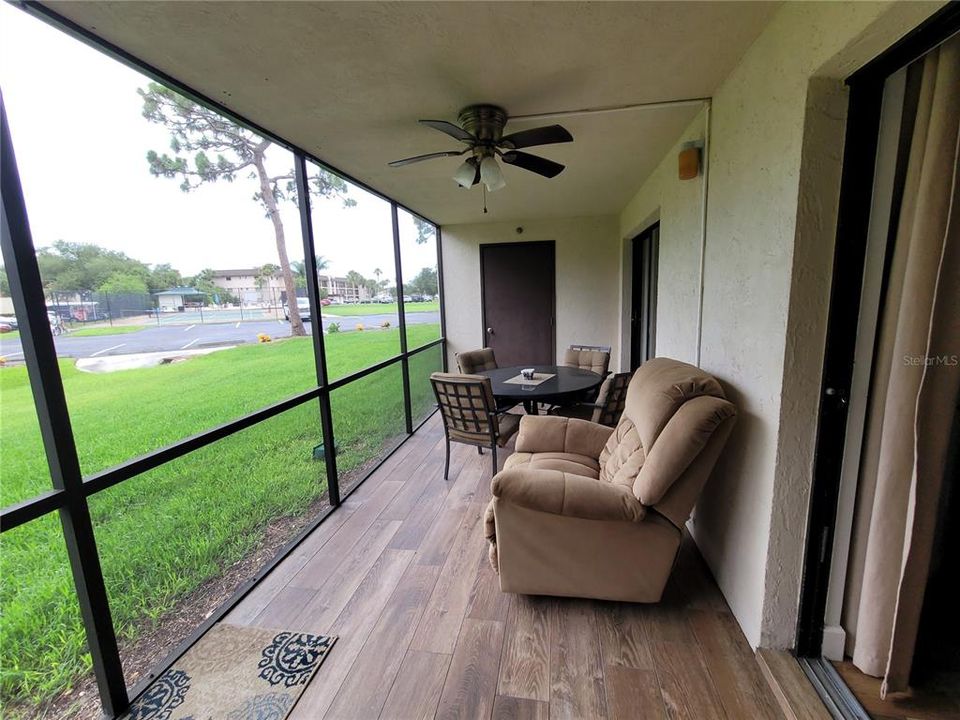 For Rent: $1,750 (2 beds, 2 baths, 894 Square Feet)