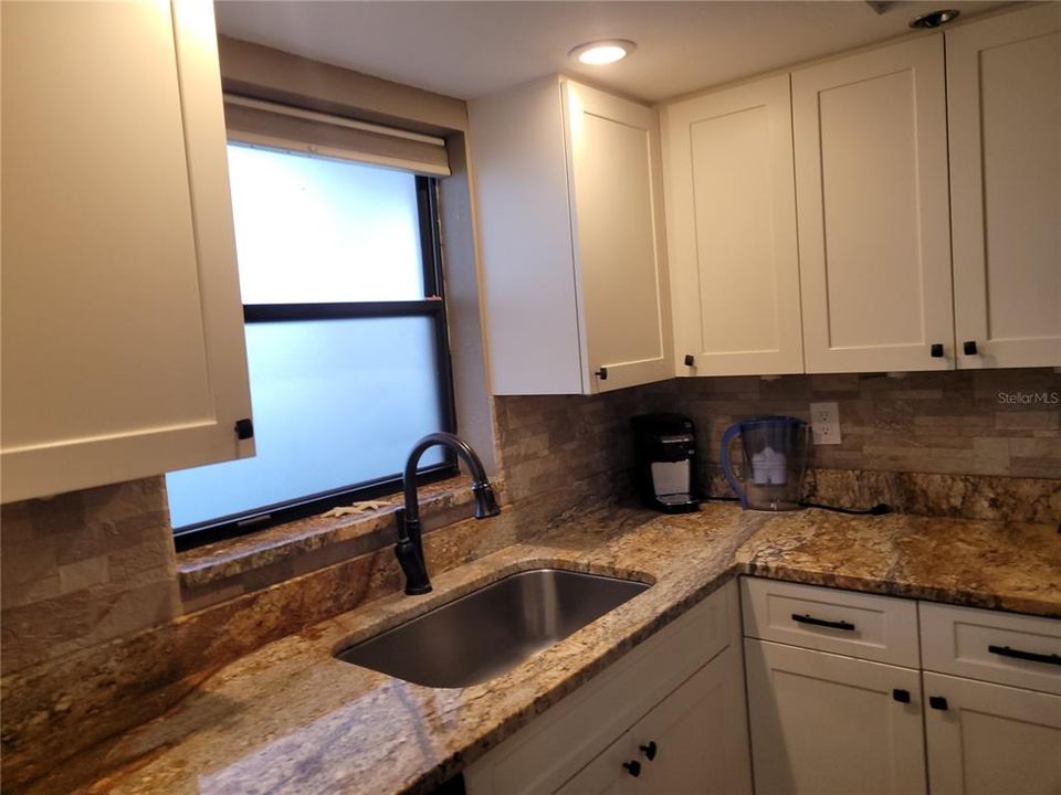 For Rent: $1,750 (2 beds, 2 baths, 894 Square Feet)