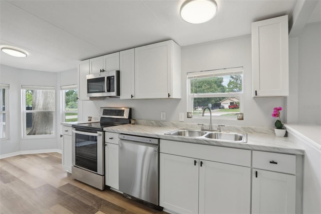 Active With Contract: $290,250 (3 beds, 2 baths, 1196 Square Feet)