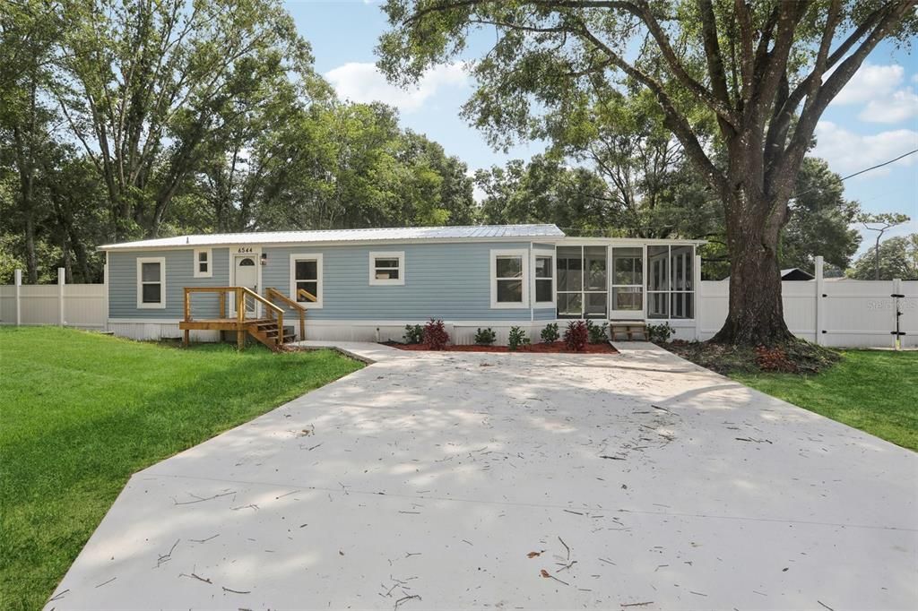 Active With Contract: $290,250 (3 beds, 2 baths, 1196 Square Feet)