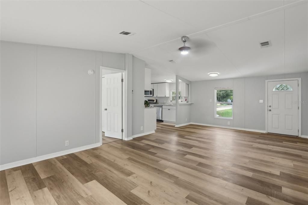 Active With Contract: $290,250 (3 beds, 2 baths, 1196 Square Feet)