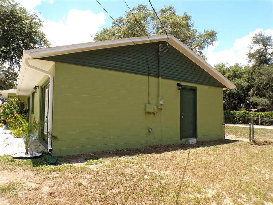 Active With Contract: $239,500 (3 beds, 2 baths, 1352 Square Feet)