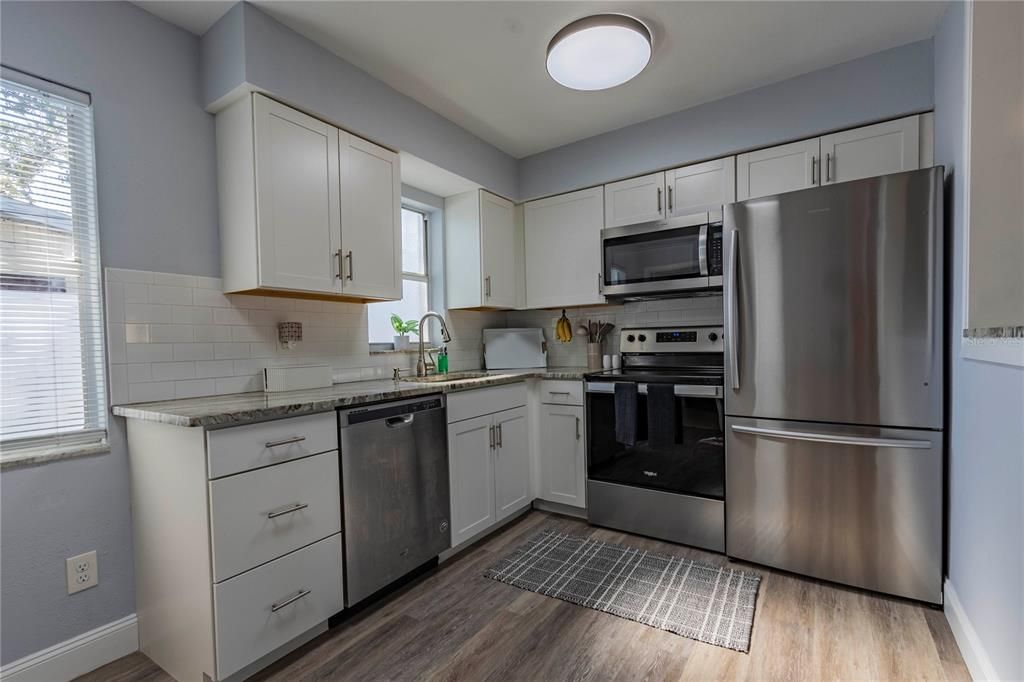 For Sale: $375,000 (3 beds, 1 baths, 924 Square Feet)