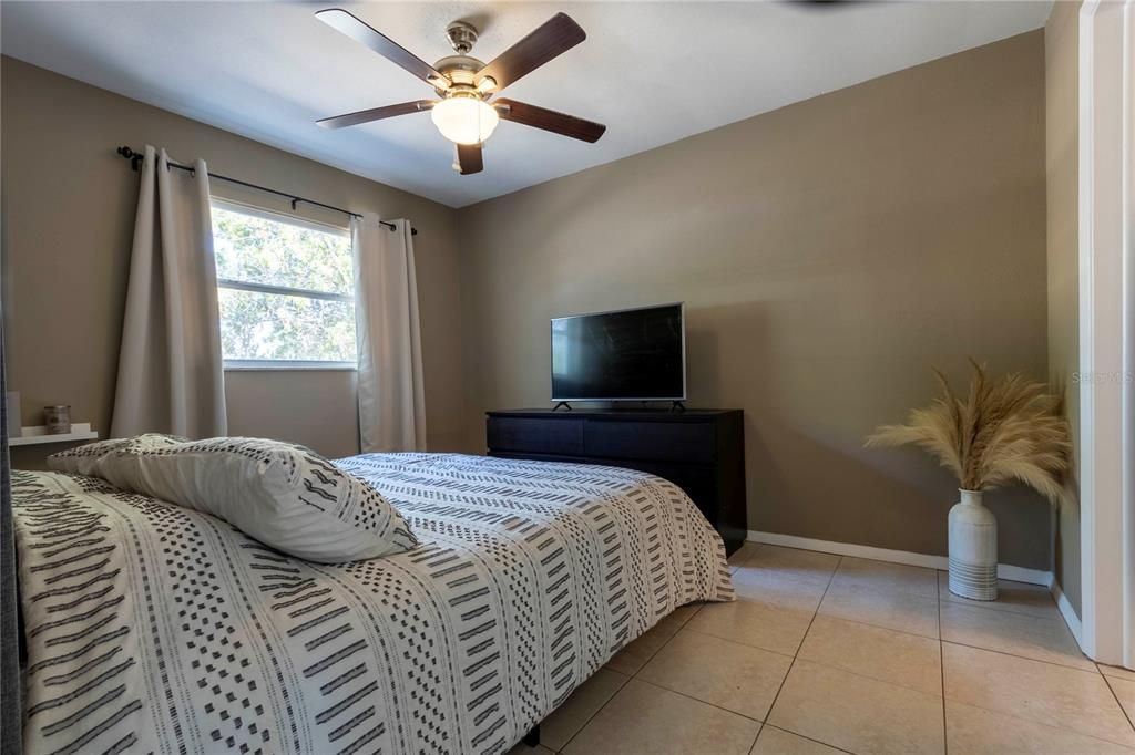 For Sale: $375,000 (3 beds, 1 baths, 924 Square Feet)