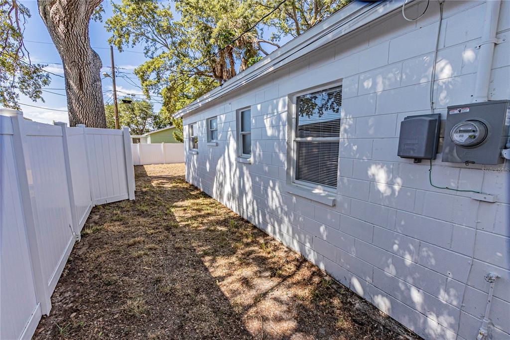 For Sale: $375,000 (3 beds, 1 baths, 924 Square Feet)