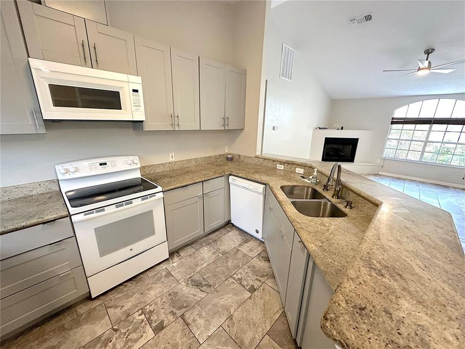 For Rent: $2,250 (3 beds, 2 baths, 1327 Square Feet)