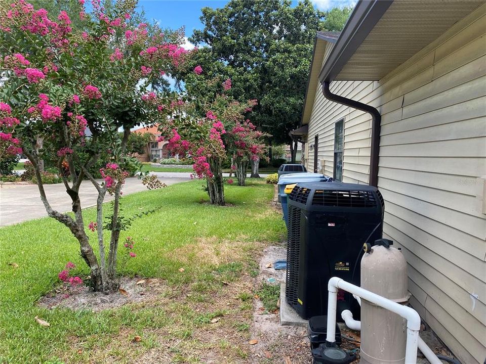 Active With Contract: $409,900 (3 beds, 2 baths, 1722 Square Feet)