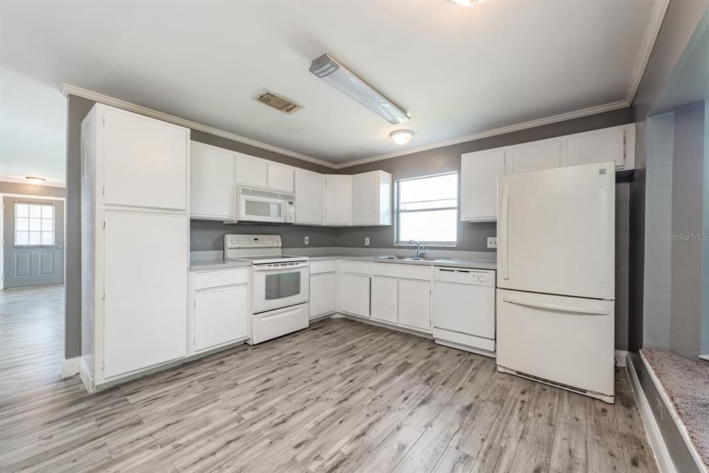 For Sale: $364,900 (3 beds, 2 baths, 1510 Square Feet)