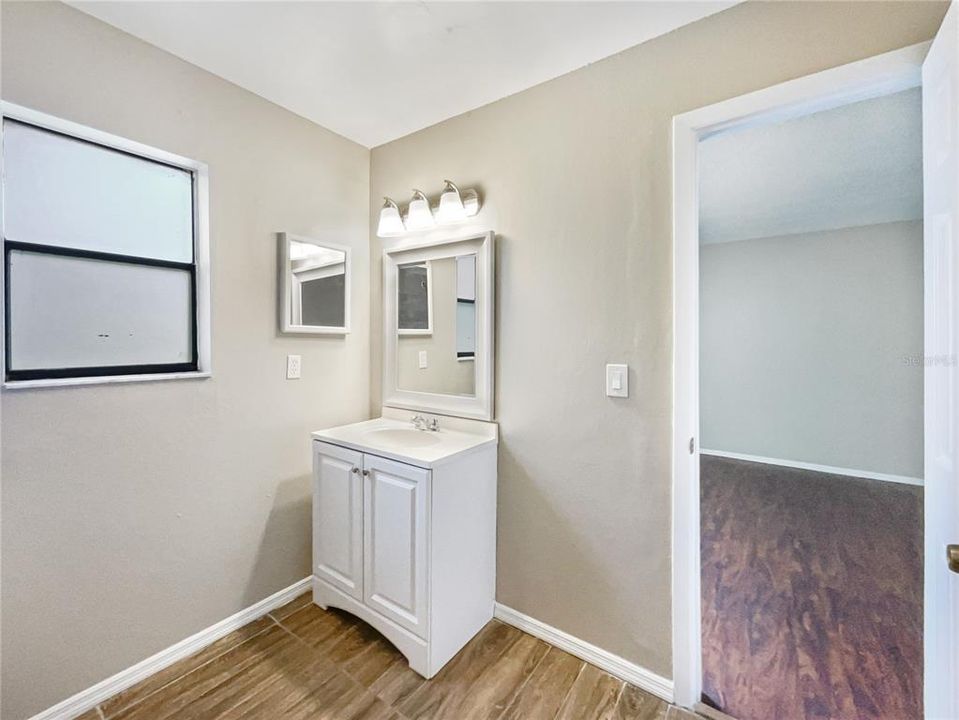 For Sale: $190,000 (2 beds, 2 baths, 1042 Square Feet)