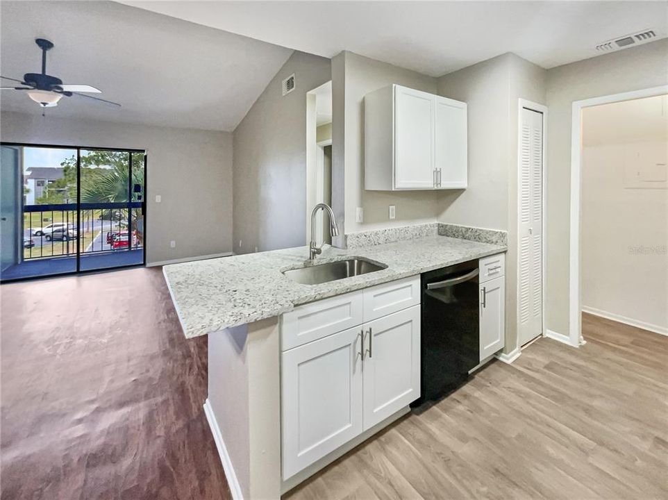 For Sale: $190,000 (2 beds, 2 baths, 1042 Square Feet)