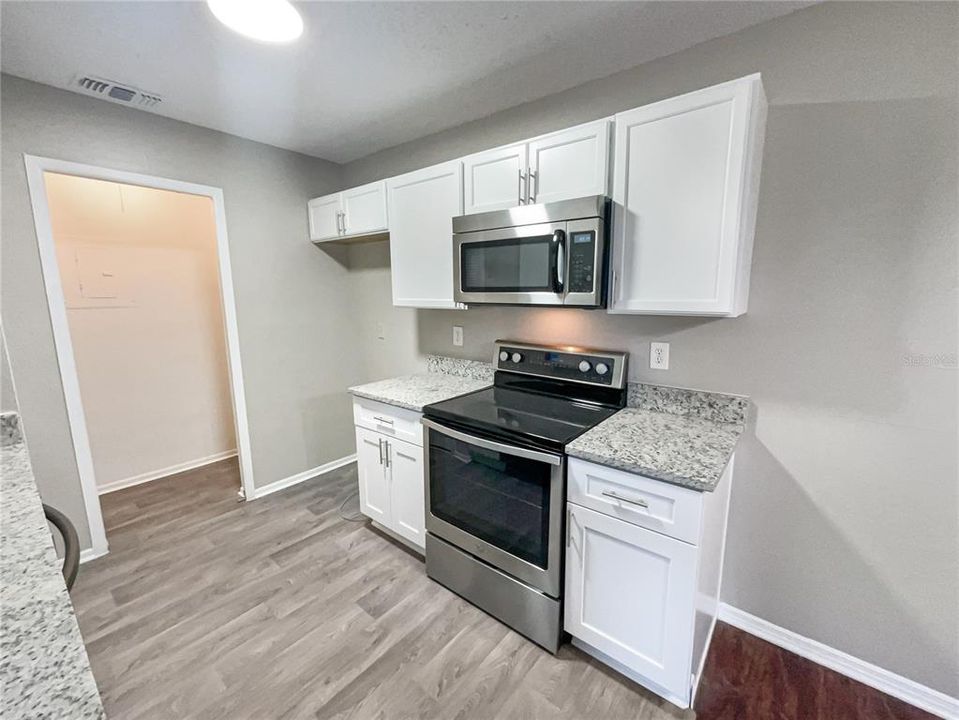 For Sale: $190,000 (2 beds, 2 baths, 1042 Square Feet)