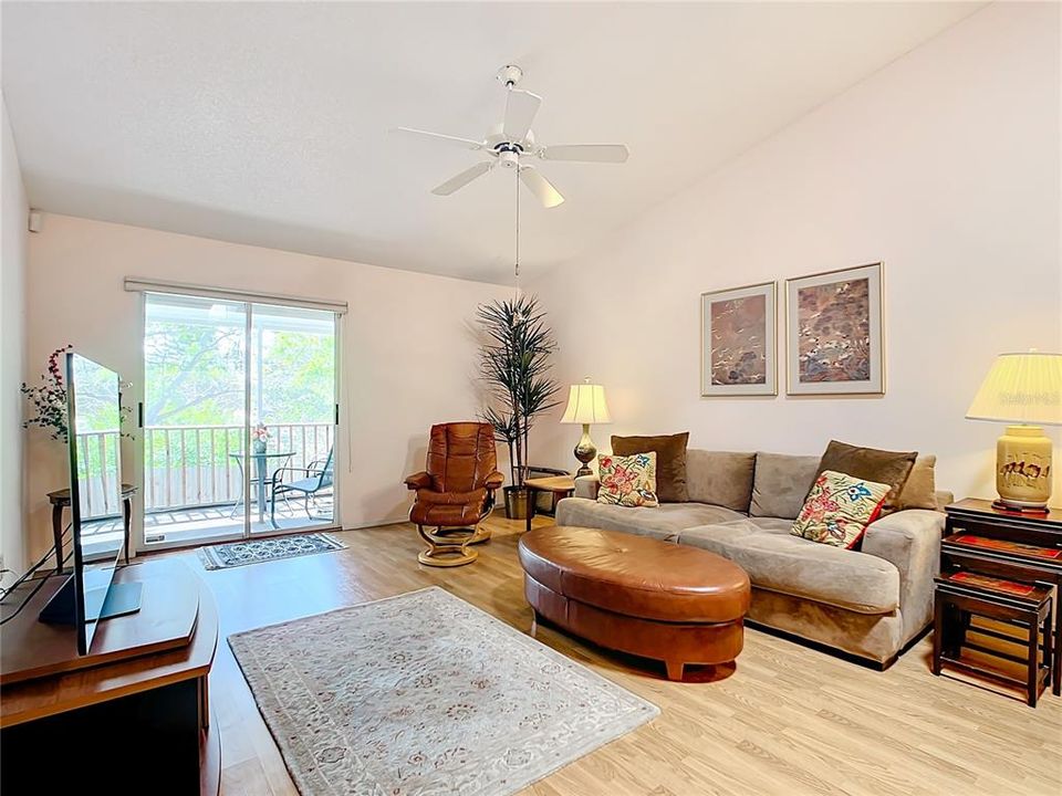 For Sale: $275,000 (3 beds, 2 baths, 1300 Square Feet)