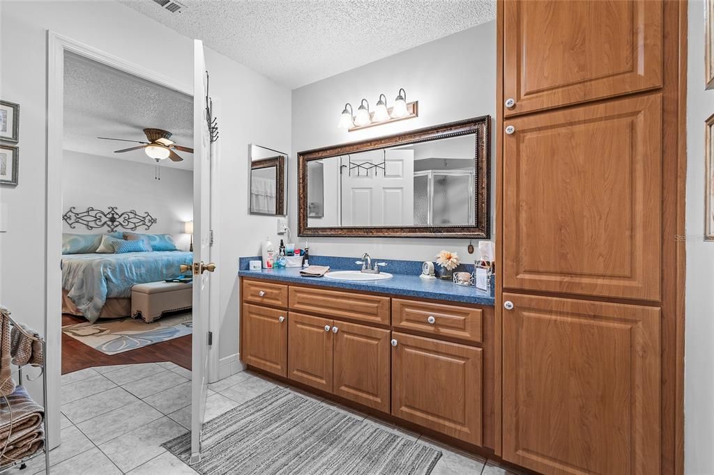 Primary en-suite bath with updated cabinets and plenty of storage.
