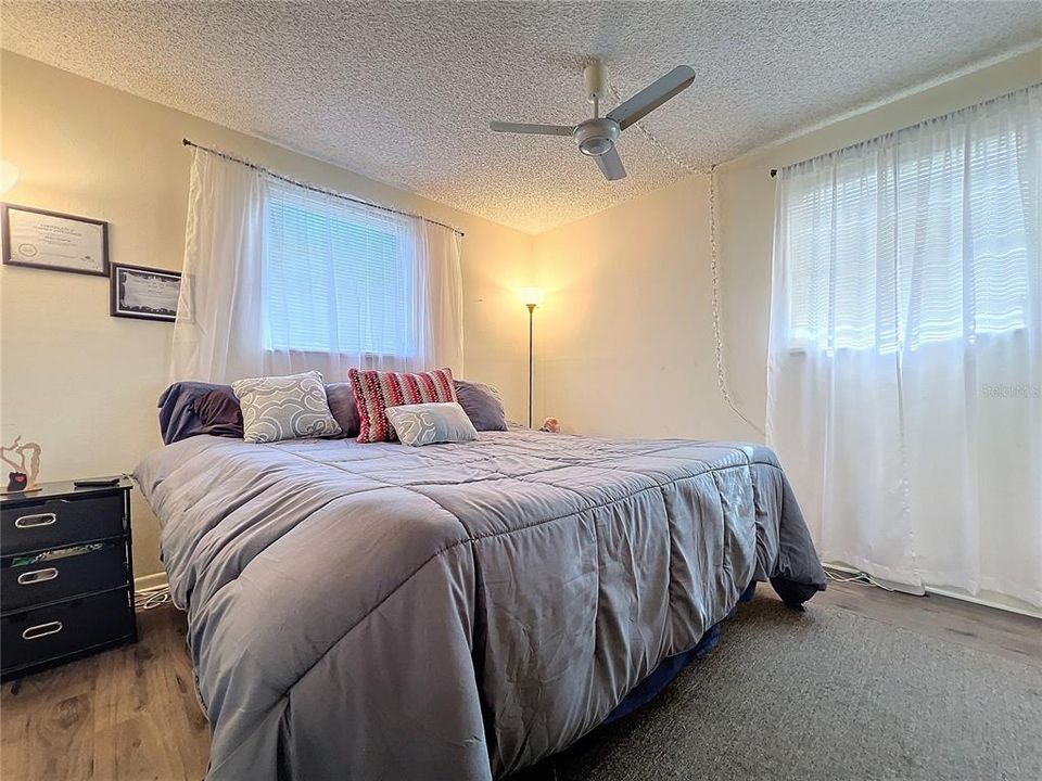 For Sale: $219,500 (3 beds, 1 baths, 946 Square Feet)