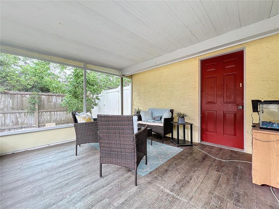 For Sale: $219,500 (3 beds, 1 baths, 946 Square Feet)