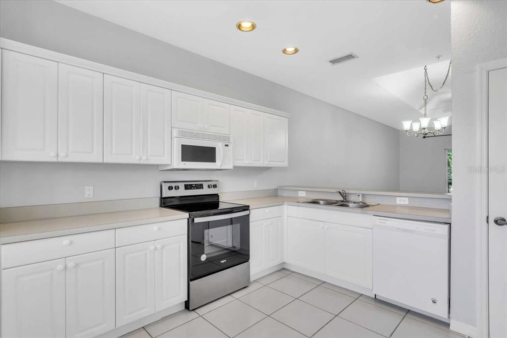 For Rent: $1,995 (2 beds, 2 baths, 1167 Square Feet)