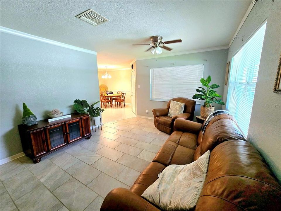 For Sale: $307,500 (3 beds, 2 baths, 1130 Square Feet)