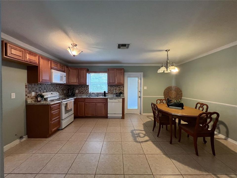 For Sale: $299,000 (3 beds, 2 baths, 1130 Square Feet)
