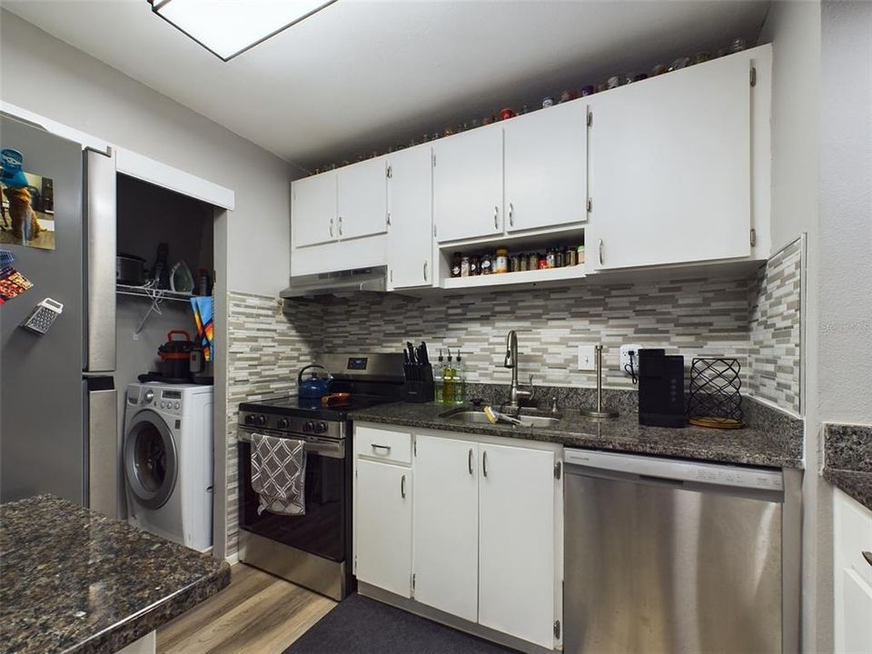 For Sale: $209,000 (2 beds, 2 baths, 900 Square Feet)