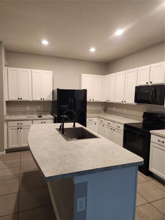 For Rent: $2,100 (3 beds, 2 baths, 1785 Square Feet)