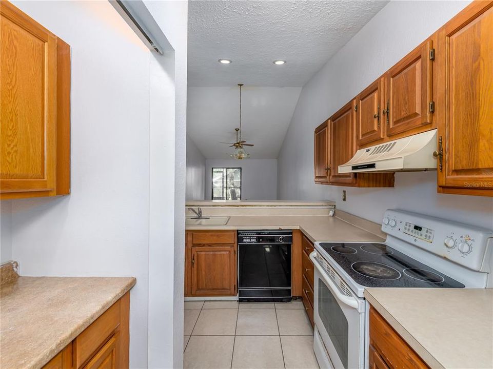 For Sale: $245,000 (2 beds, 2 baths, 1161 Square Feet)