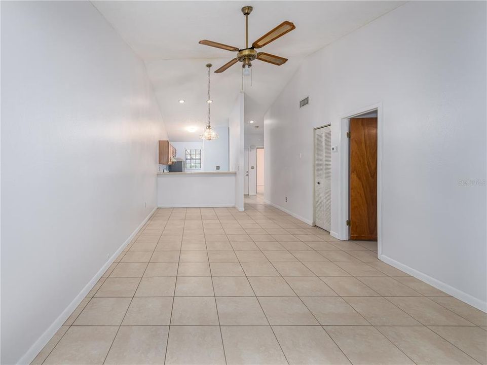 For Sale: $245,000 (2 beds, 2 baths, 1161 Square Feet)