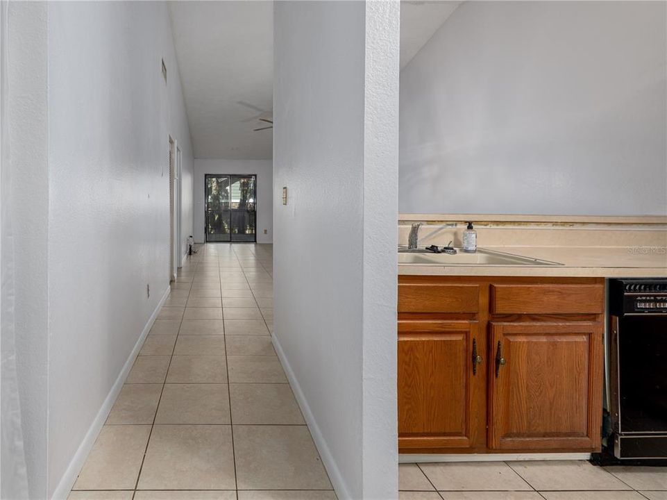 For Sale: $245,000 (2 beds, 2 baths, 1161 Square Feet)