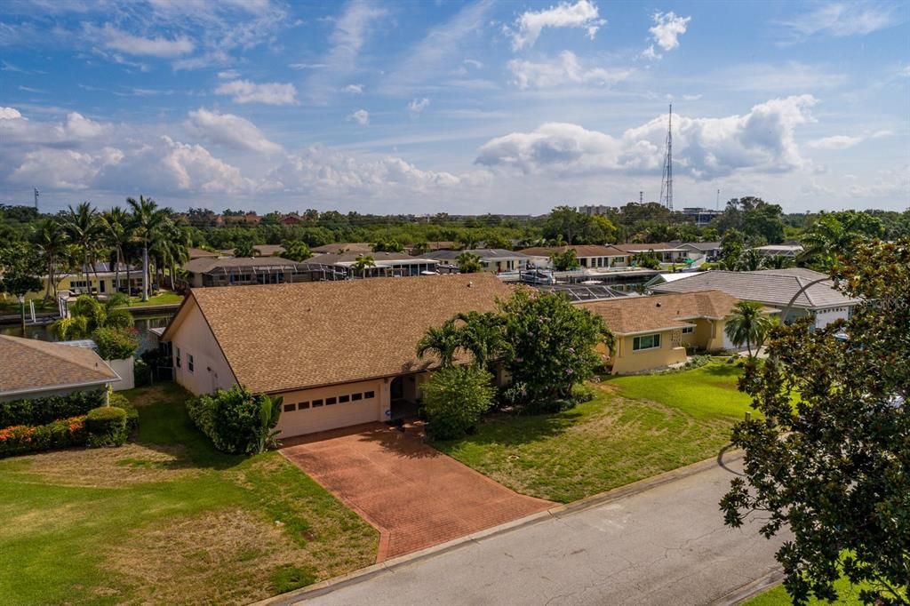 For Sale: $1,100,000 (4 beds, 2 baths, 2655 Square Feet)