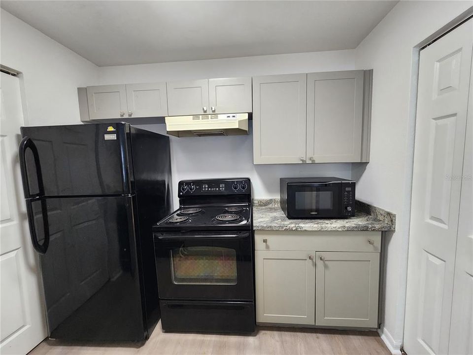 For Sale: $162,900 (1 beds, 1 baths, 627 Square Feet)