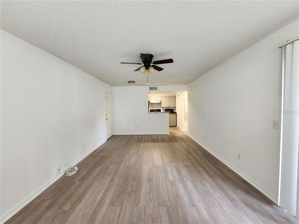 For Sale: $162,900 (1 beds, 1 baths, 627 Square Feet)