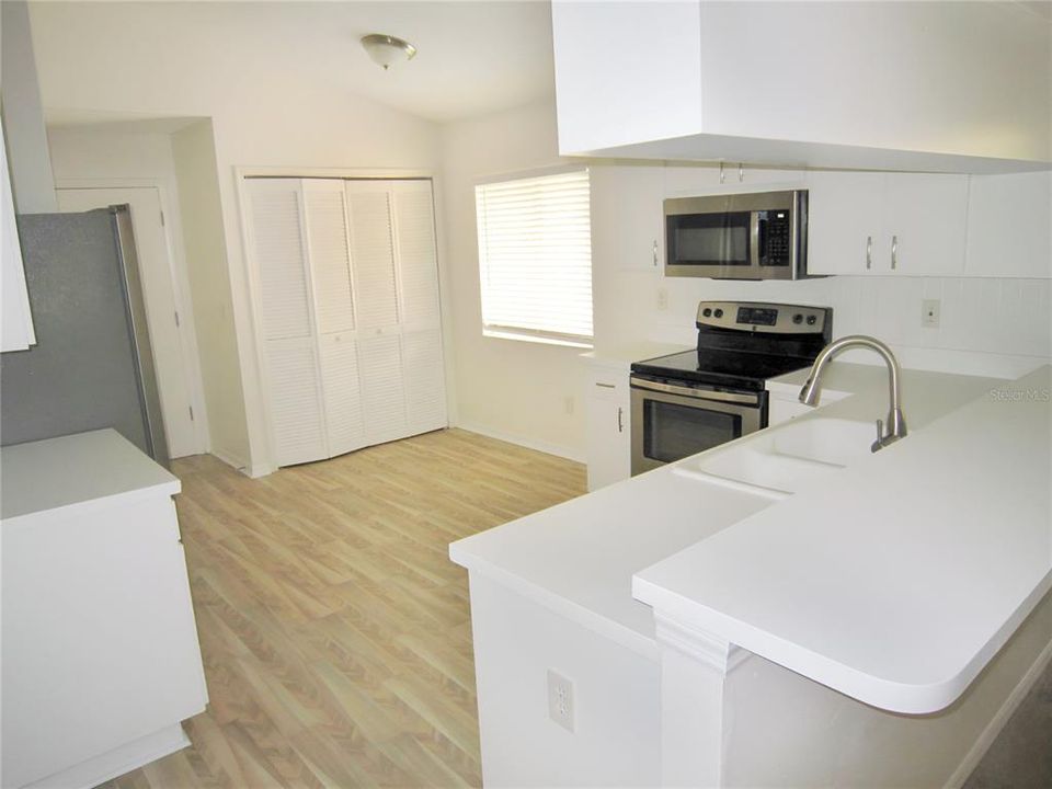 Active With Contract: $419,900 (3 beds, 2 baths, 1551 Square Feet)