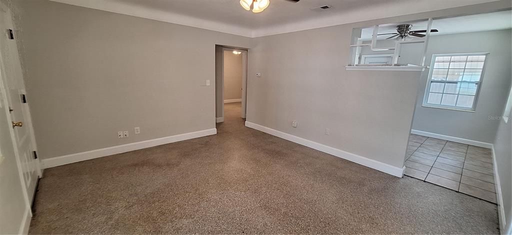 For Sale: $325,000 (2 beds, 1 baths, 880 Square Feet)