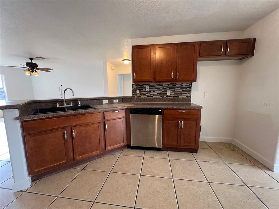 For Sale: $369,900 (6 beds, 2 baths, 2773 Square Feet)